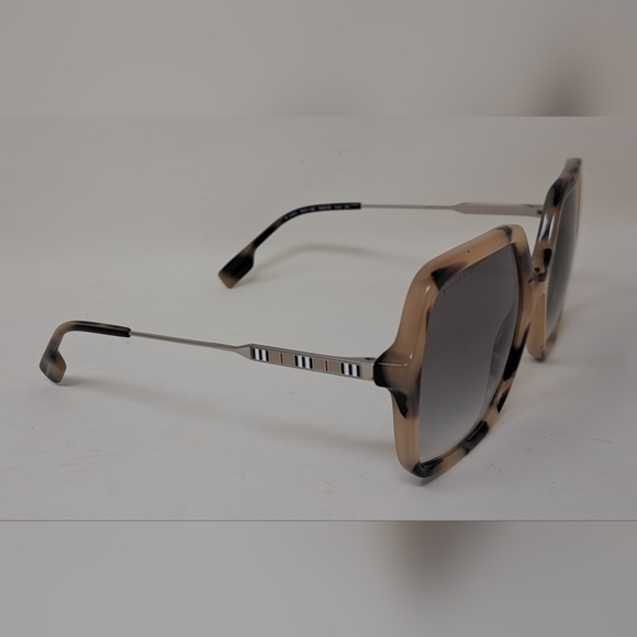 Burberry Sunglasses Havana Gray Gradient Oversized Square Check B4324 59-16-140 - Picture 12 of 16